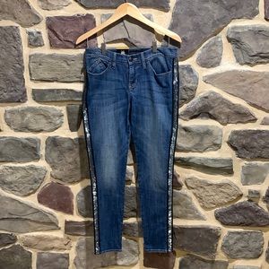 NWT ROCK & REPUBLIC BERLIN TUXEDO SIDE STRIPE SKINNY JEANS - SIZE 6 M